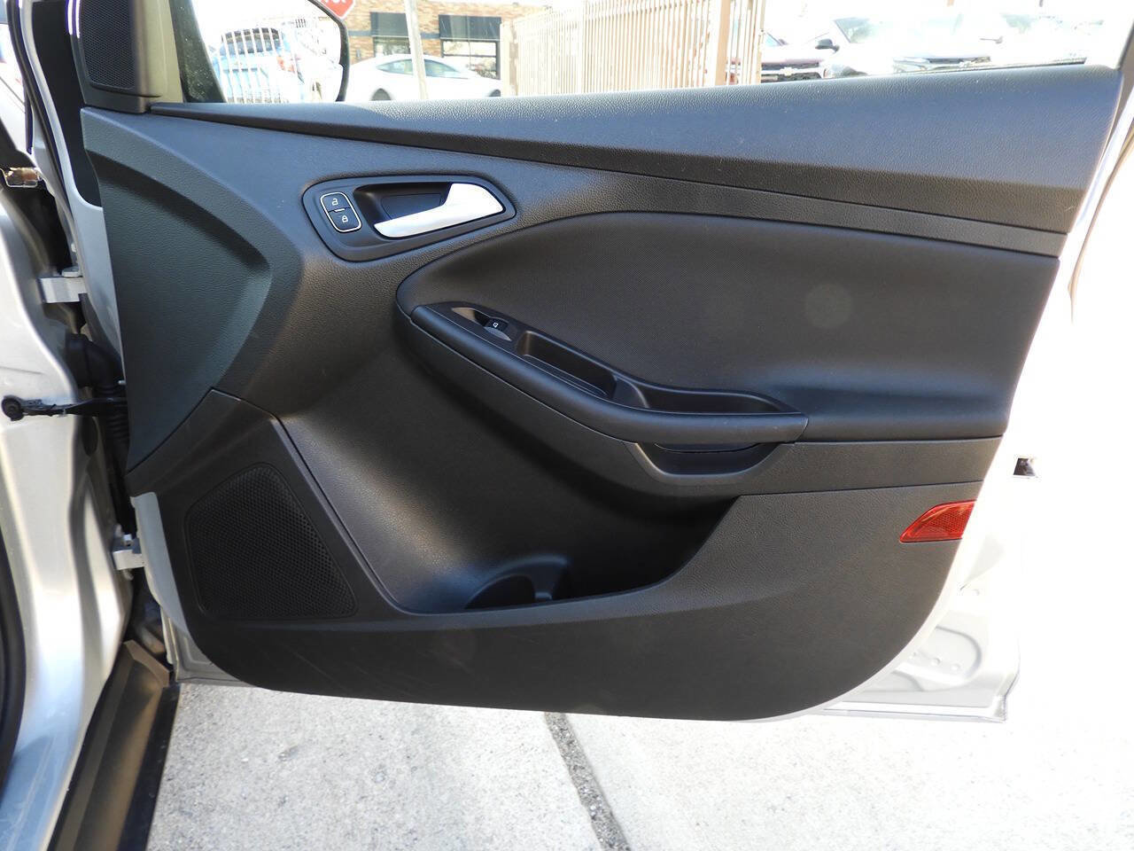 Used 2015 Ford Focus SE w/ SE Cold Weather Package image 35