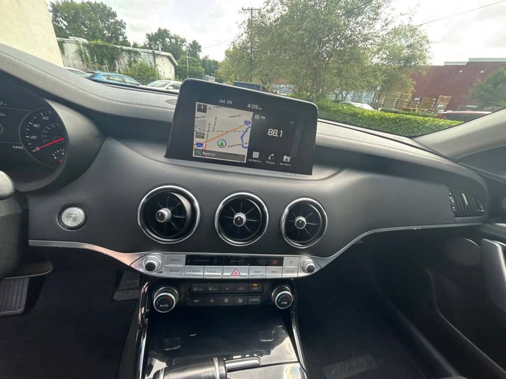 Used 2018 Kia Stinger Premium RWD image 14