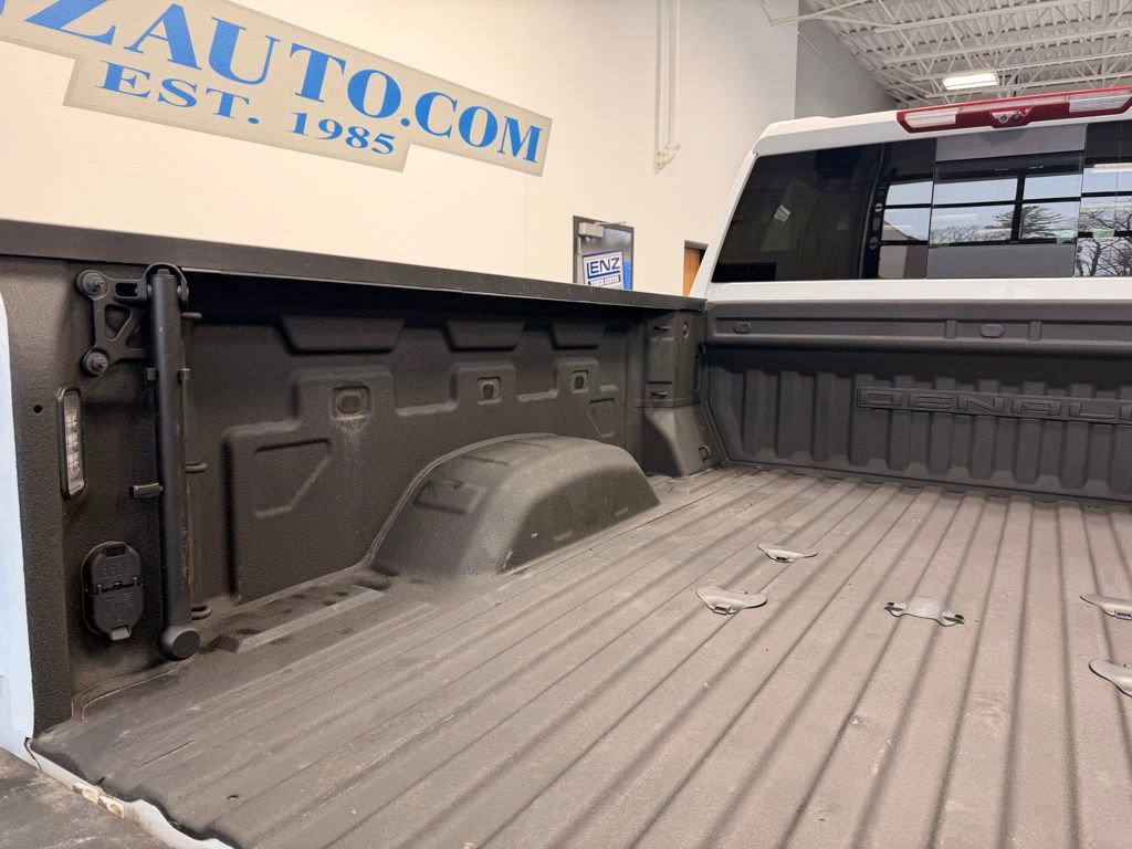 Used 2024 GMC Sierra 3500 Denali w/ Denali Reserve Package image 9
