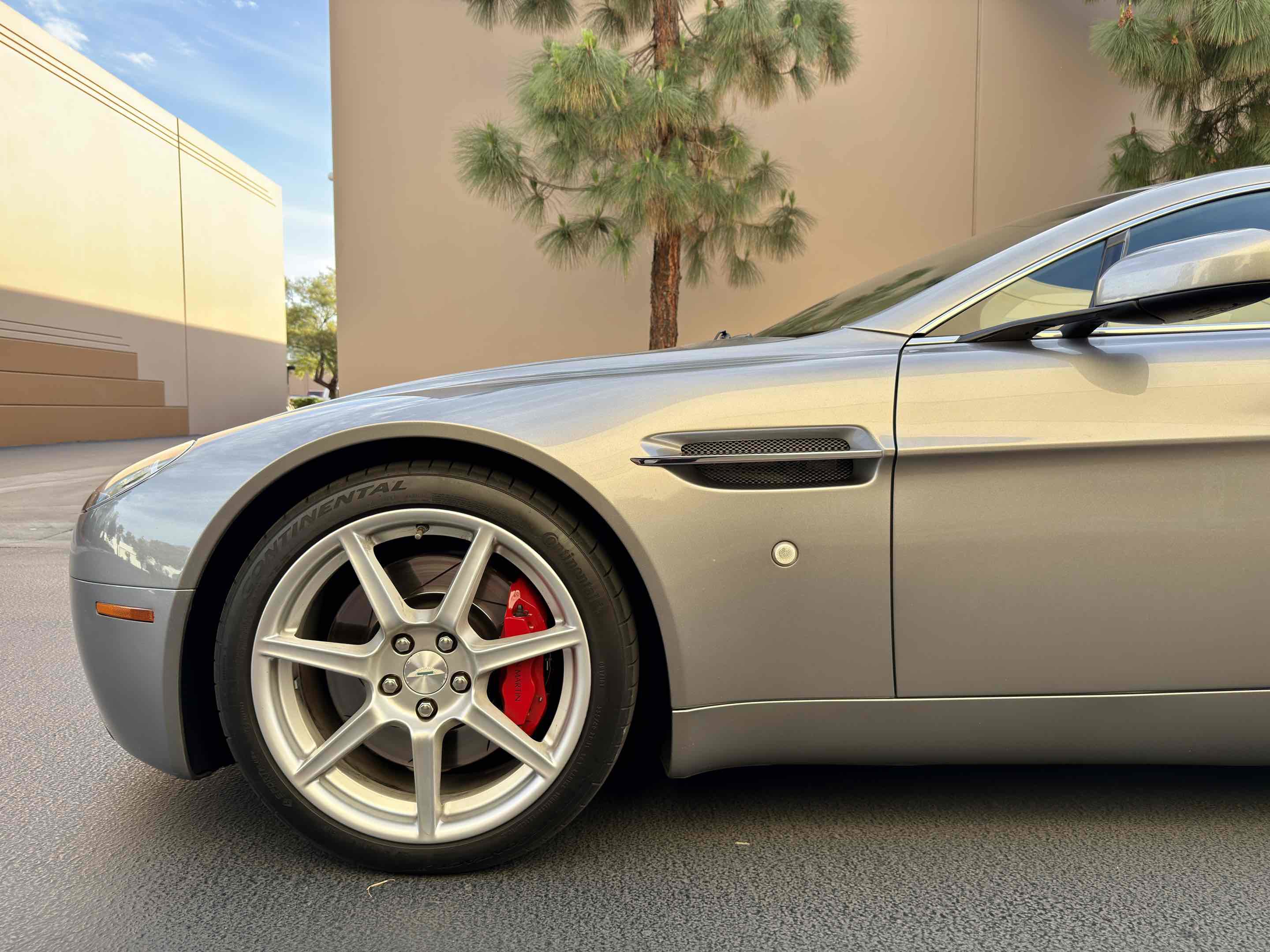 Used 2006 Aston Martin V8 Vantage Coupe RWD image 26