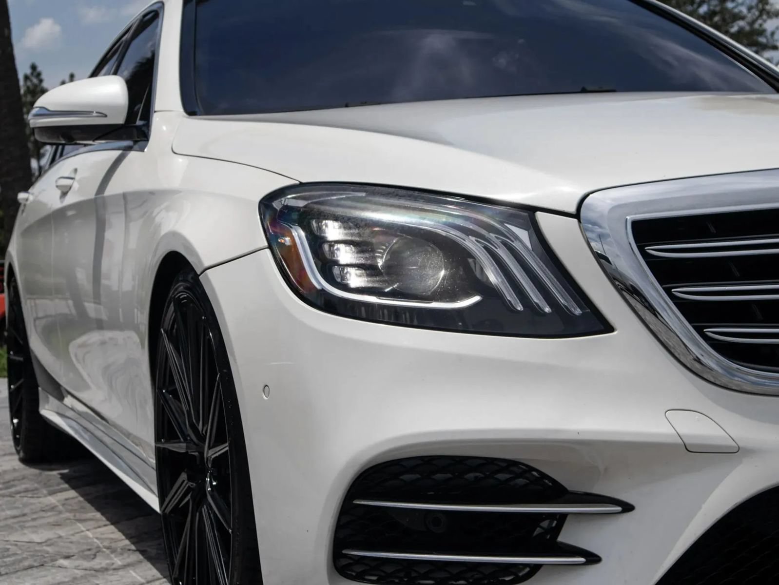 Used 2019 Mercedes-Benz S 560 Sedan w/ AMG Line Exterior image 37