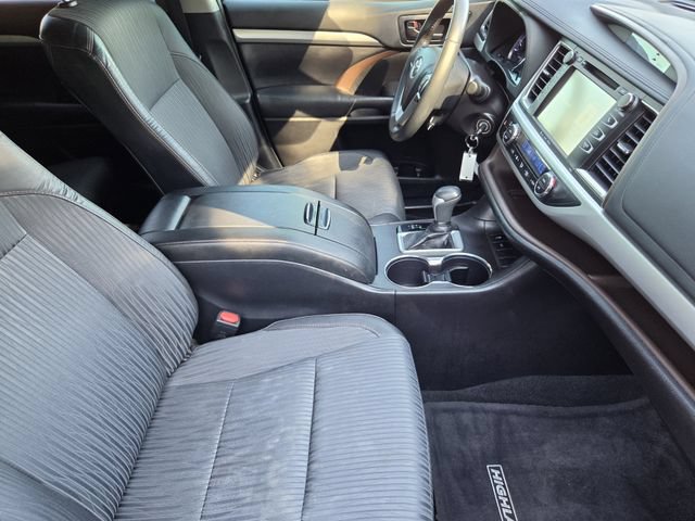Used 2019 Toyota Highlander Plus FWD image 12