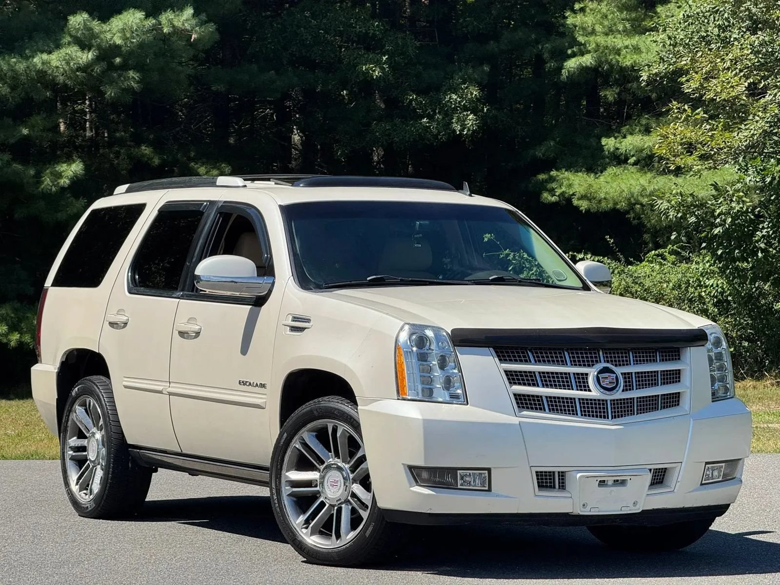 Used 2012 Cadillac Escalade Premium AWD/4WD image 2