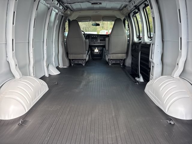 New 2026 GMC Savana 3500 w/ Driver Convenience Package RWD image 15