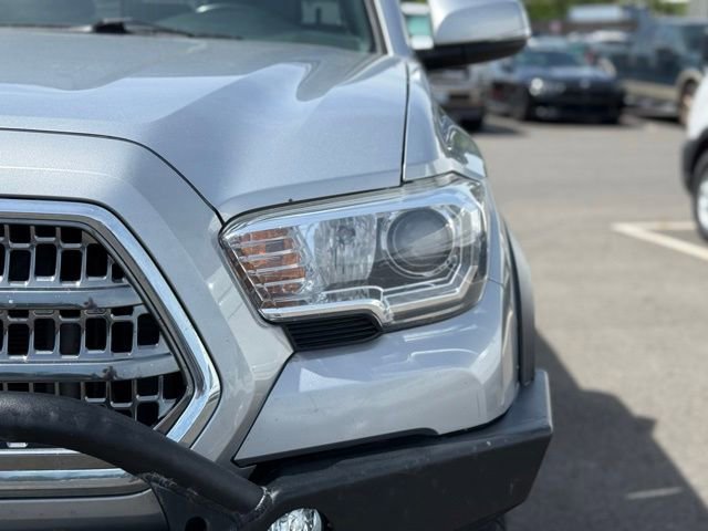 Used 2017 Toyota Tacoma TRD Off-Road AWD/4WD image 7