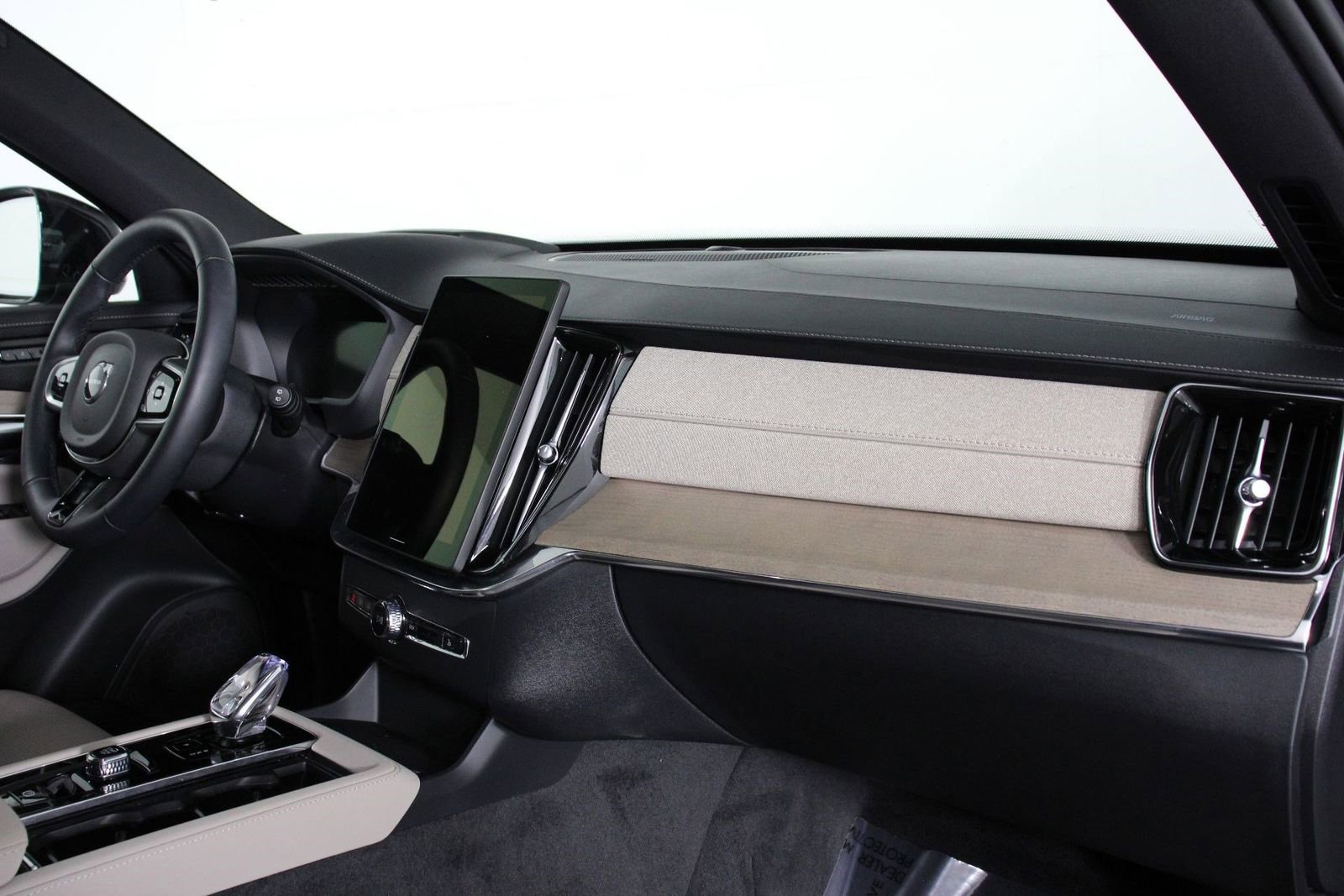 Certified 2025 Volvo XC90 B6 Ultra image 22