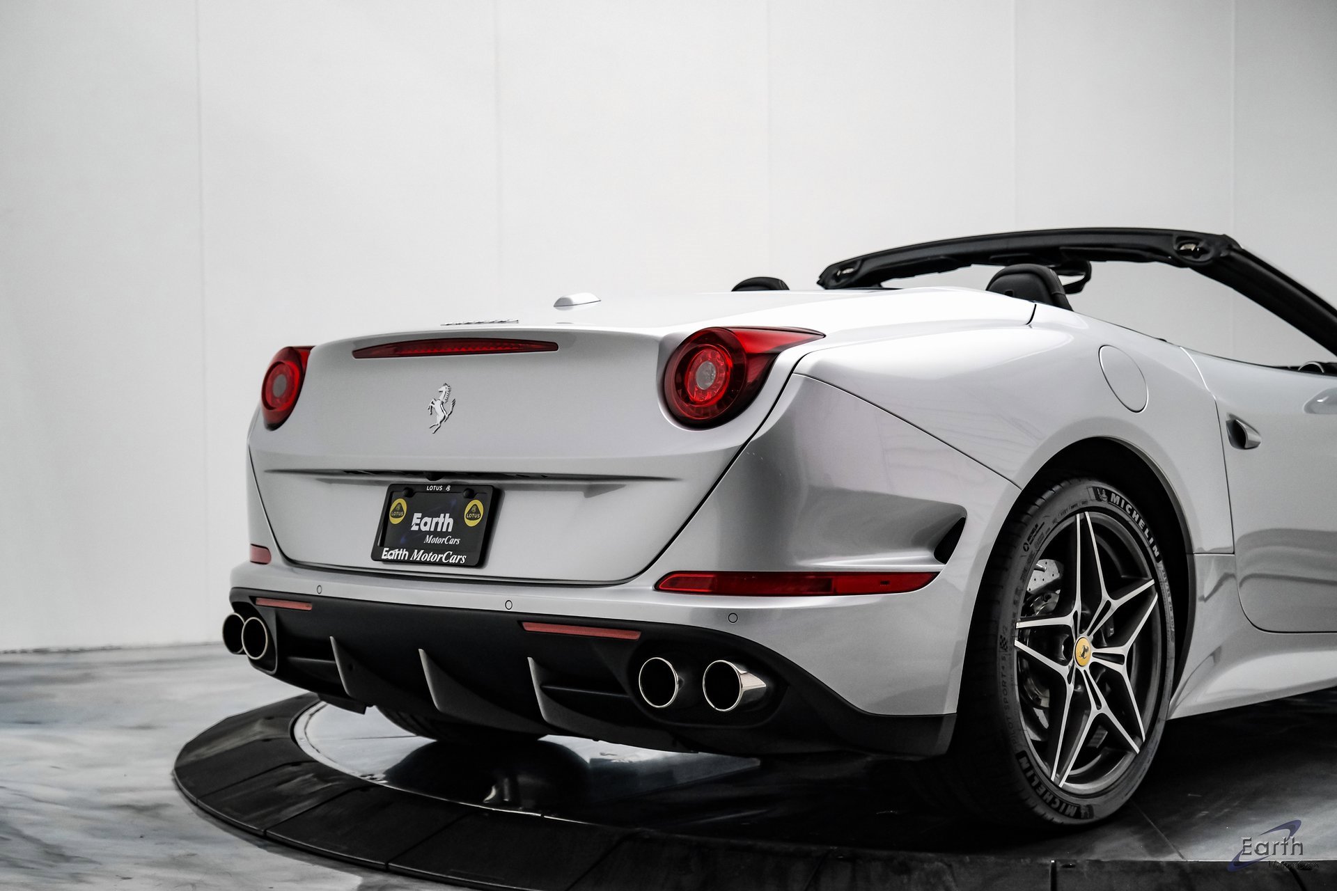 Used 2016 Ferrari California T image 21