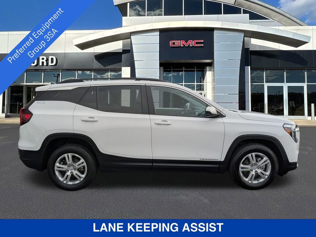 Certified 2022 GMC Terrain SLE w/ Driver Convenience Package image 3