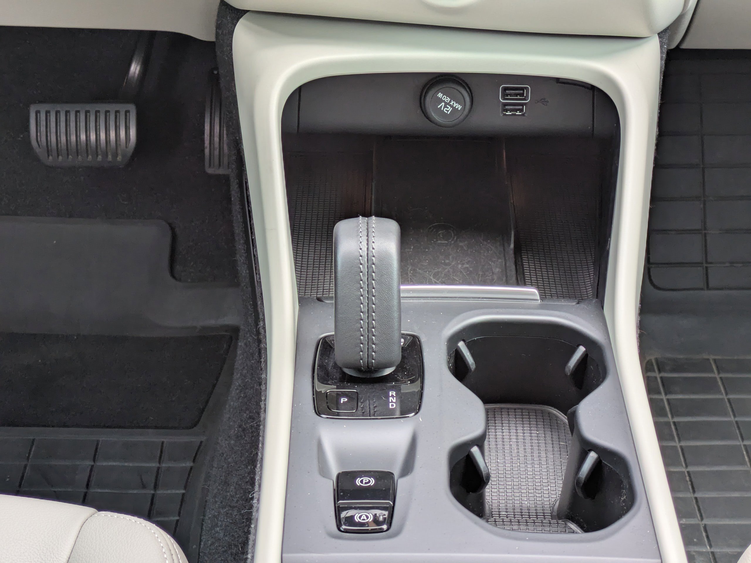 Used 2021 Volvo XC40 T5 Momentum w/ Premium Package image 15