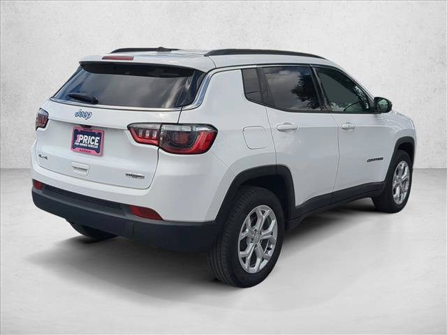 Used 2024 Jeep Compass Latitude AWD/4WD image 5
