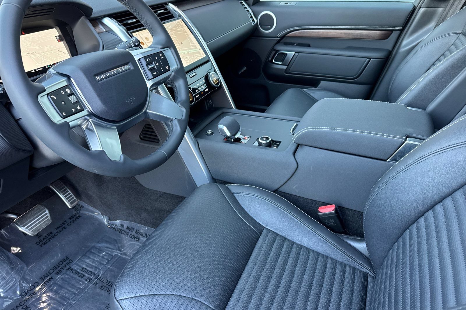 Used 2025 Land Rover Discovery Dynamic SE AWD/4WD image 9