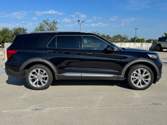 Used 2022 Ford Explorer Platinum w/ Equipment Group 601A AWD/4WD image 2