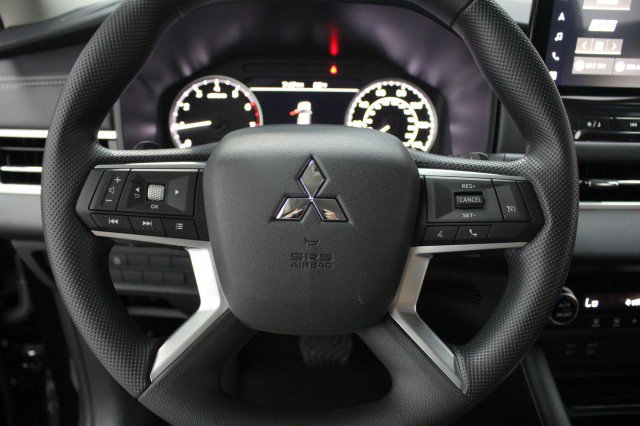 New 2026 Mitsubishi Outlander ES FWD image 8