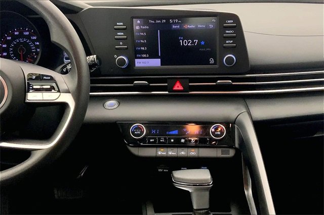 Used 2023 Hyundai Elantra SEL image 6
