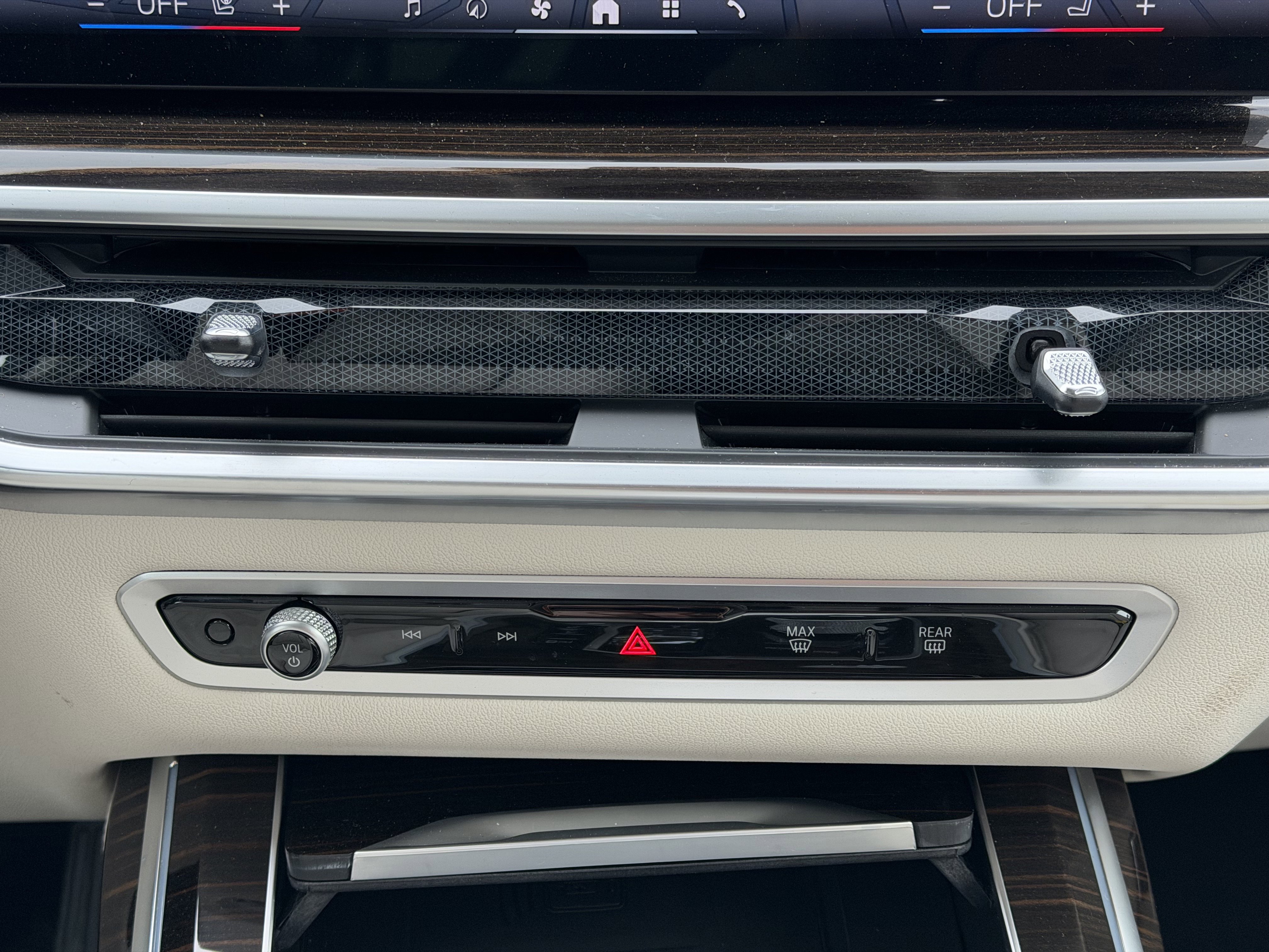 Used 2024 BMW X7 xDrive40i w/ Executive Package image 24