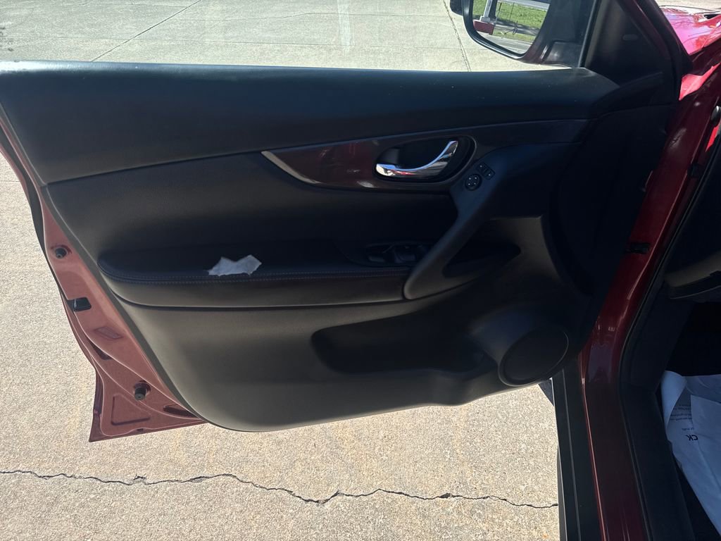 Used 2019 Nissan Rogue SV image 12