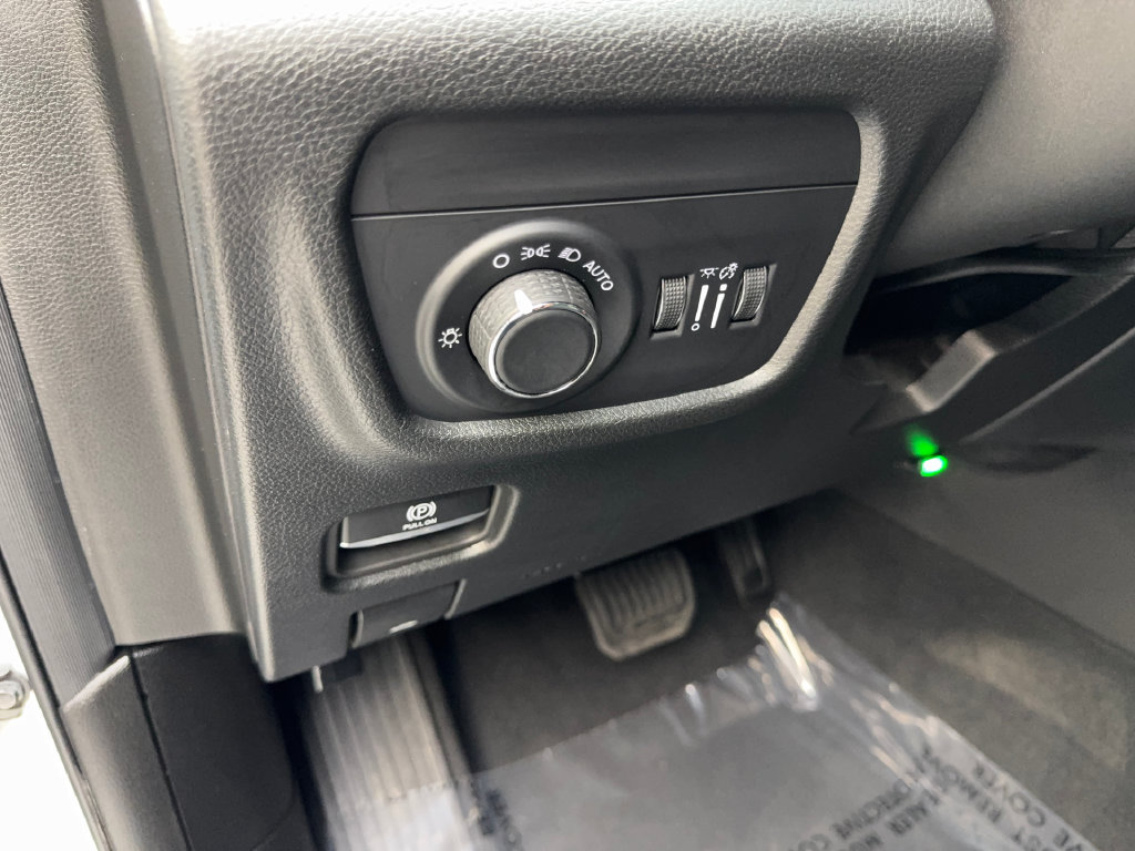 Used 2025 Jeep Grand Cherokee Altitude RWD image 56