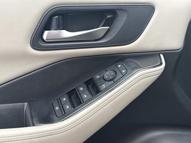 Used 2025 Nissan Rogue SV image 26