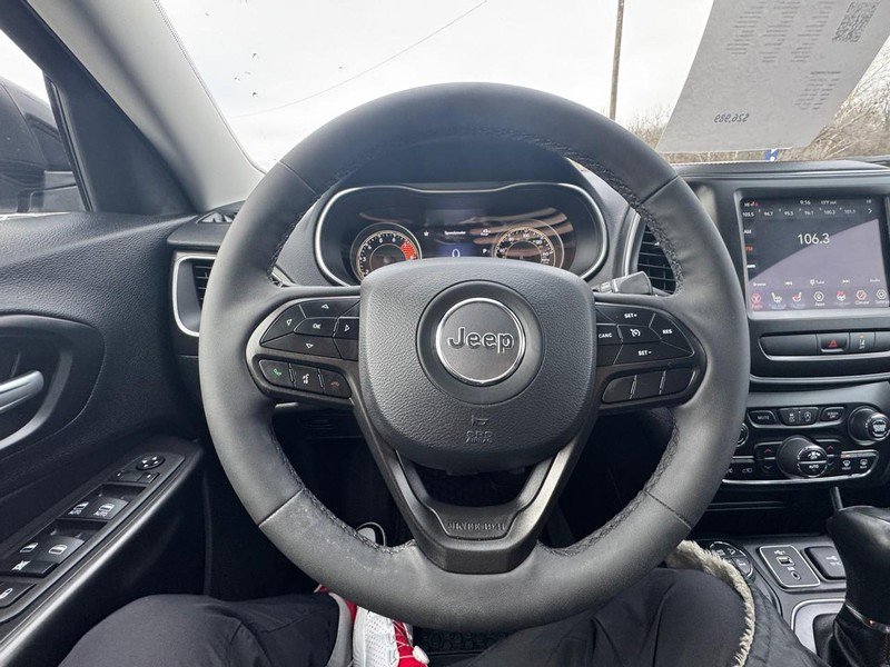 Used 2022 Jeep Cherokee Trailhawk w/ Comfort/Convenience Group image 12