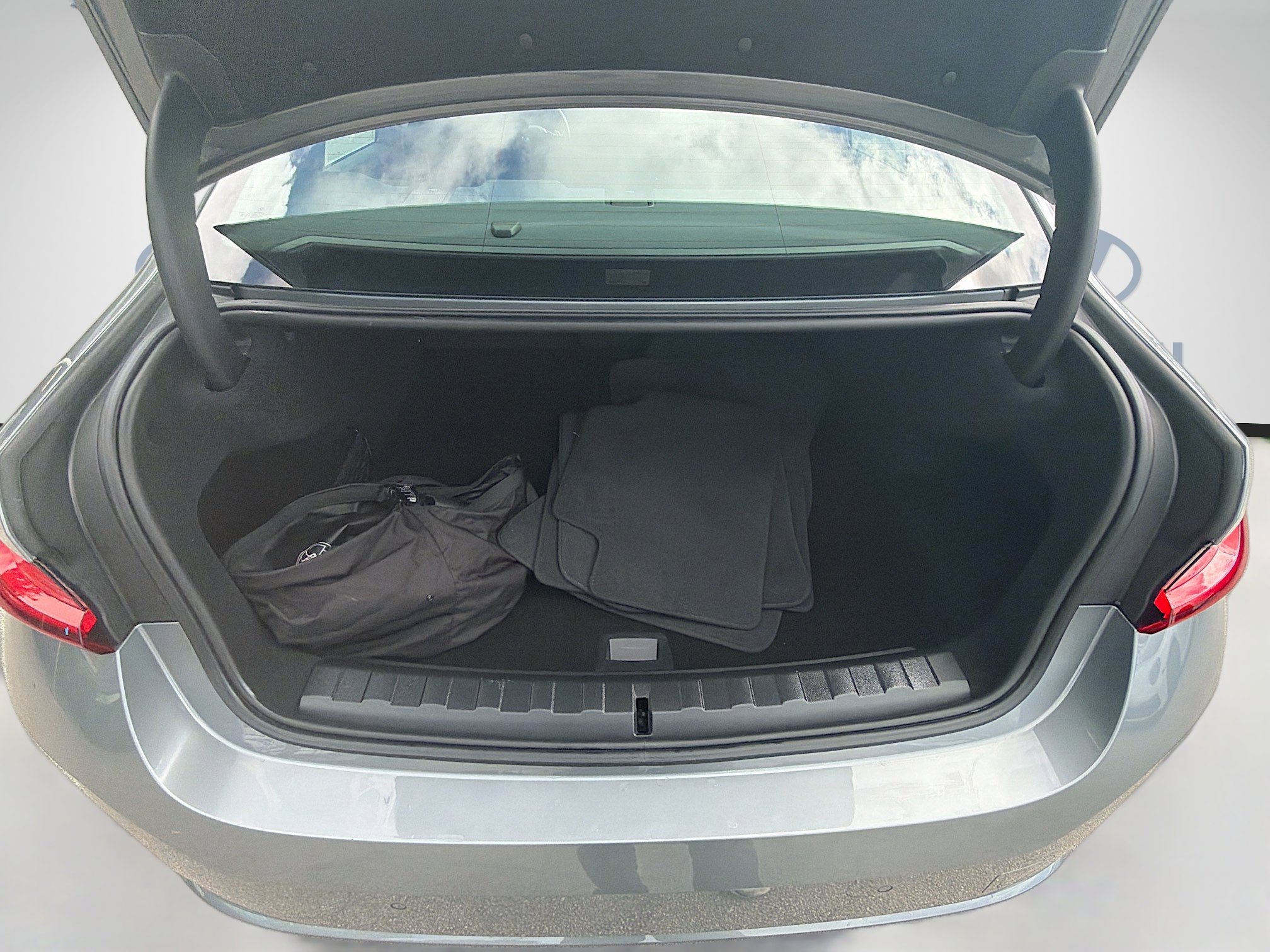 Used 2024 BMW 330e image 24