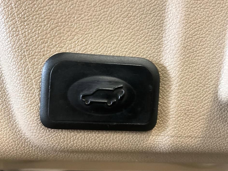 Used 2012 Buick Enclave Leather FWD image 16