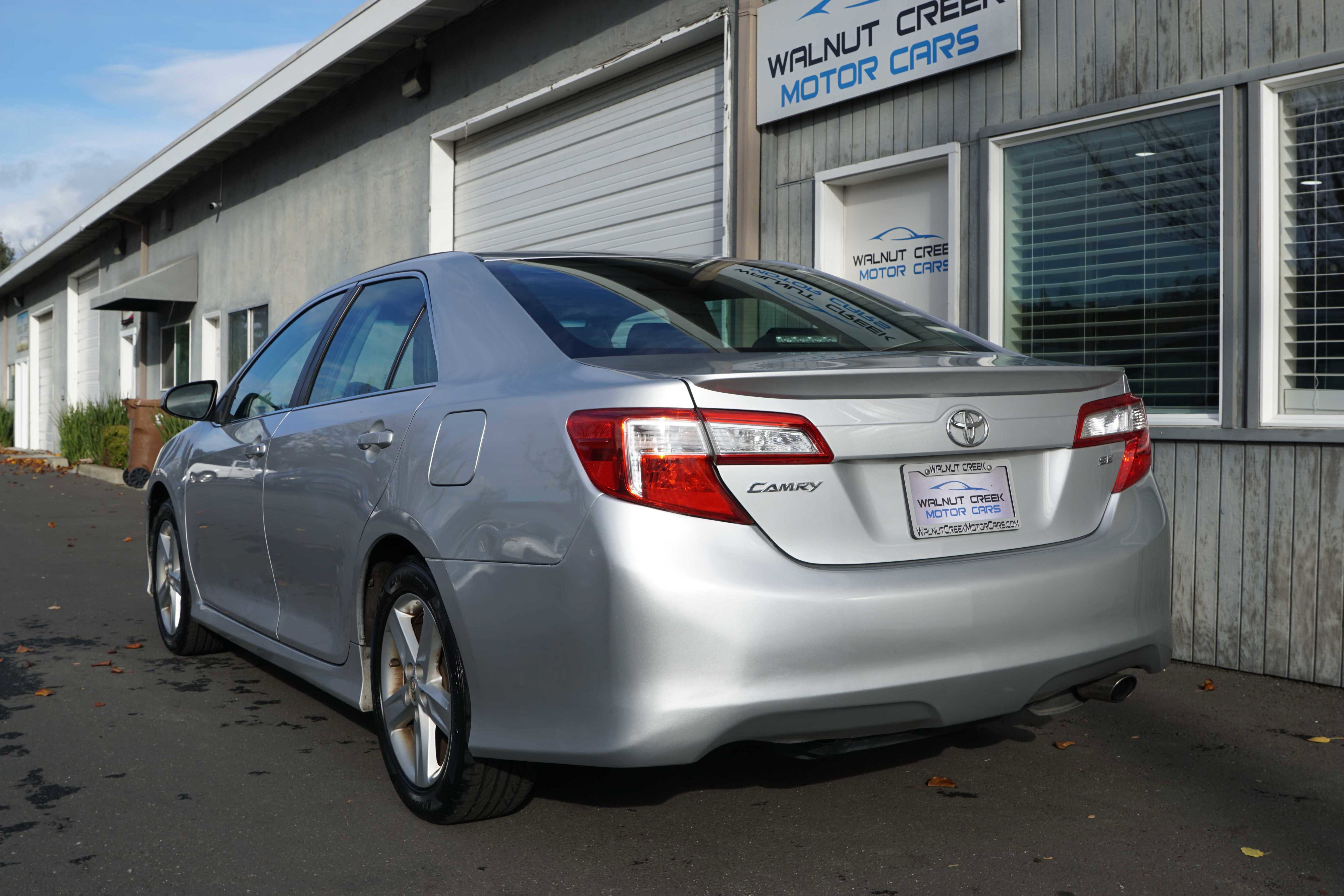 Used 2014 Toyota Camry SE image 16