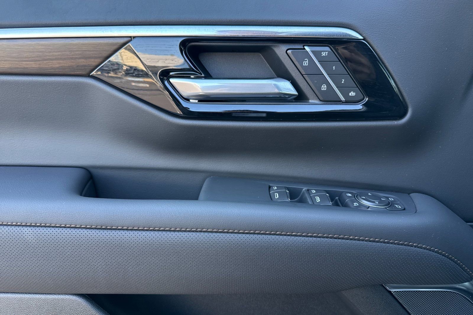 New 2026 Chevrolet Suburban High Country image 10