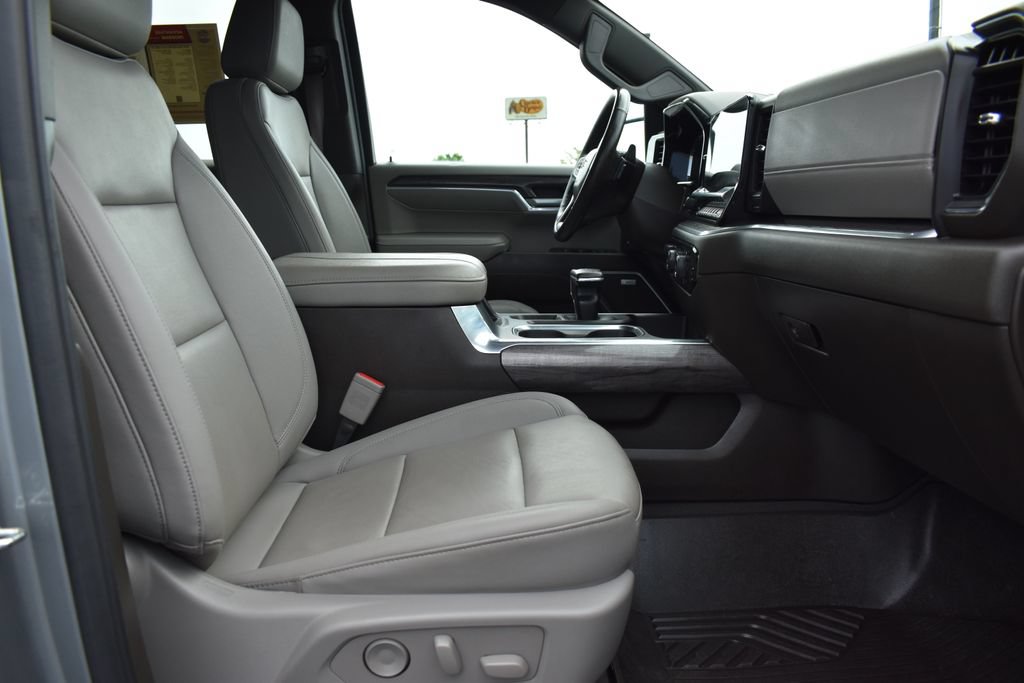 Used 2024 Chevrolet Silverado 1500 LTZ AWD/4WD image 5