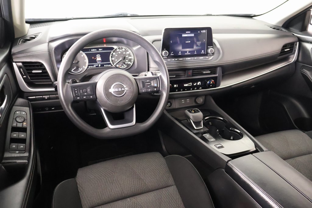 Used 2024 Nissan Rogue SV image 2