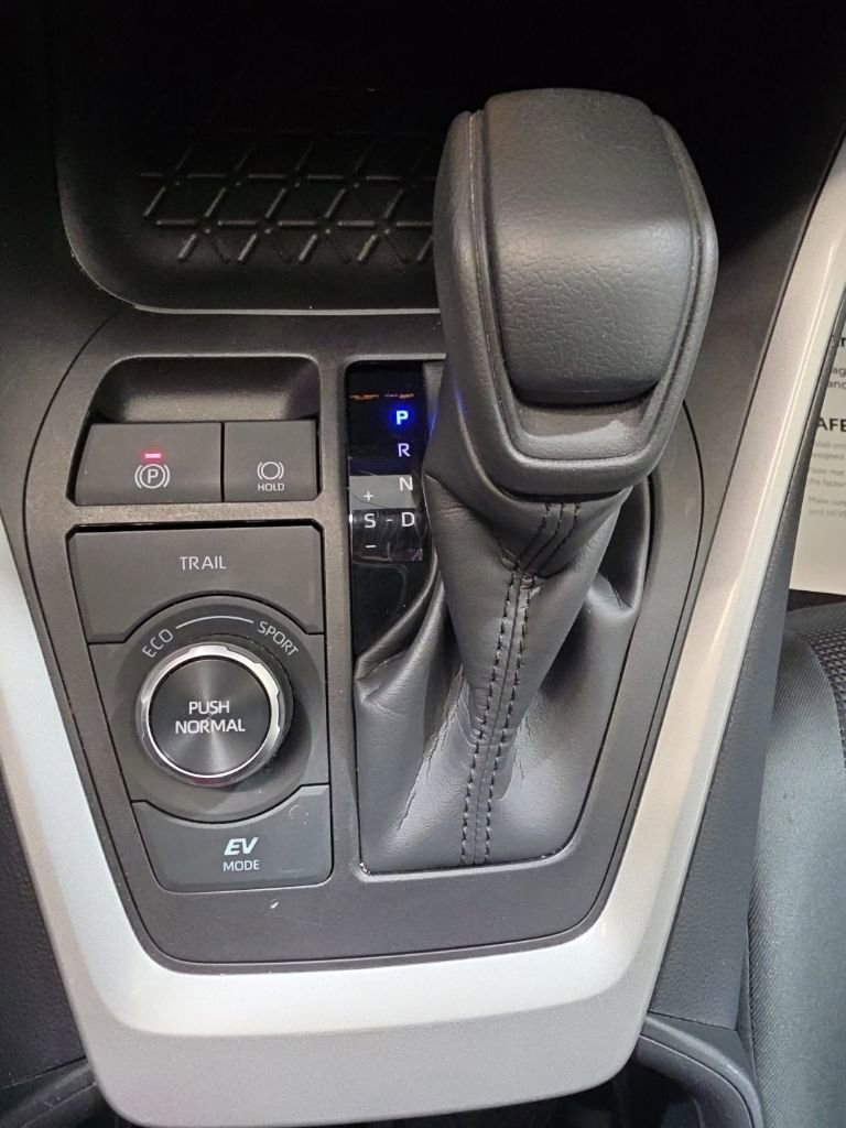 Used 2025 Toyota RAV4 LE image 30