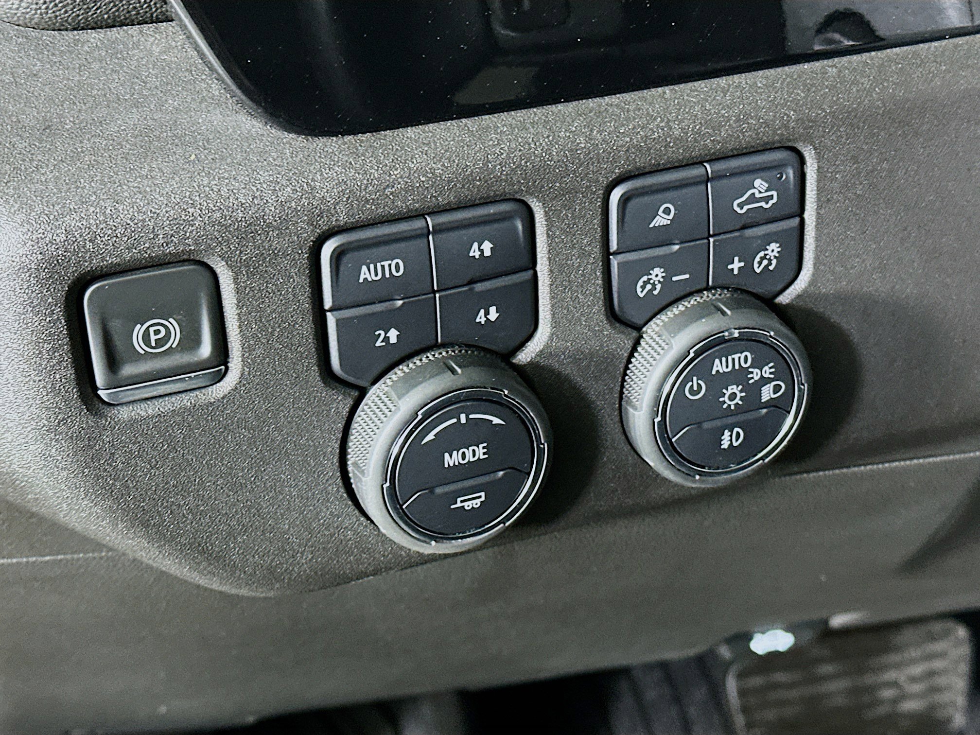 Used 2022 Chevrolet Silverado 1500 LTZ AWD/4WD image 17