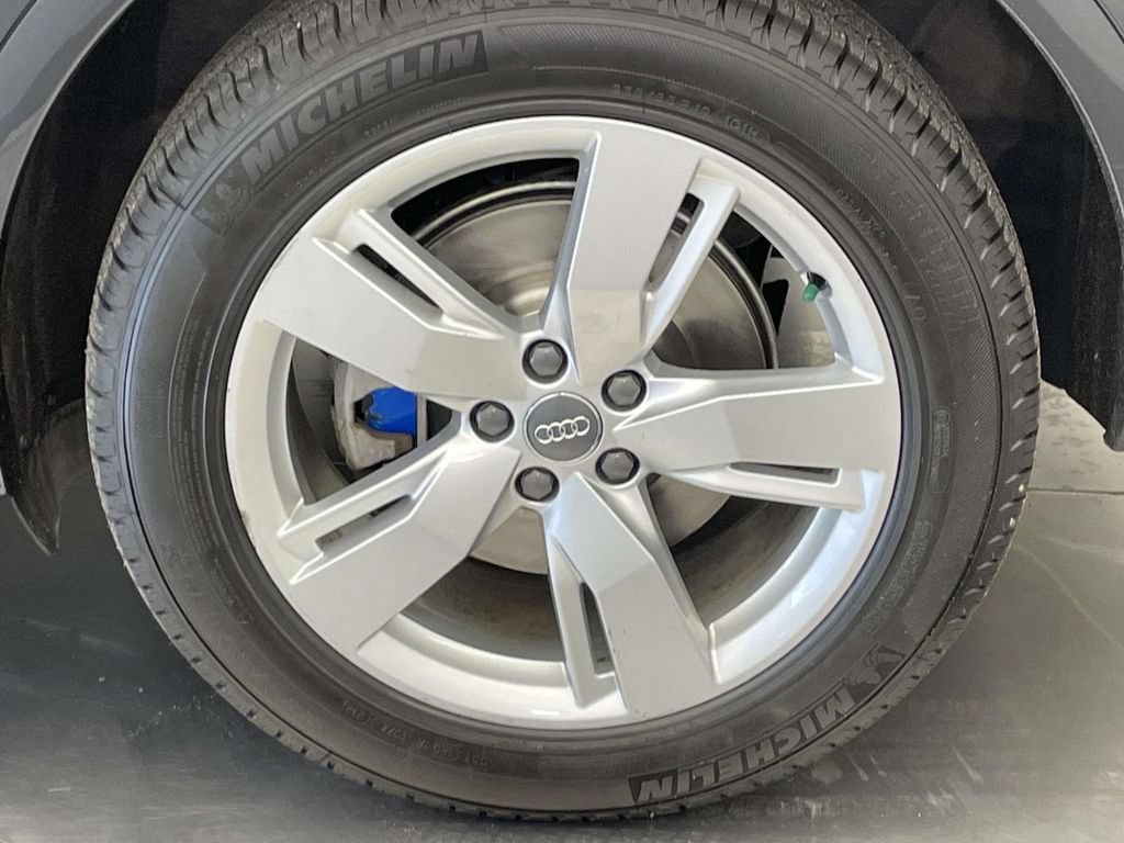 Used 2018 Audi Q5 2.0T Premium Plus w/ Premium Plus Package AWD/4WD image 12
