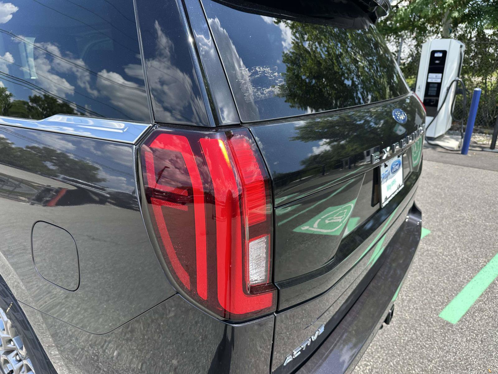 New 2026 Ford Expedition Active AWD/4WD image 8