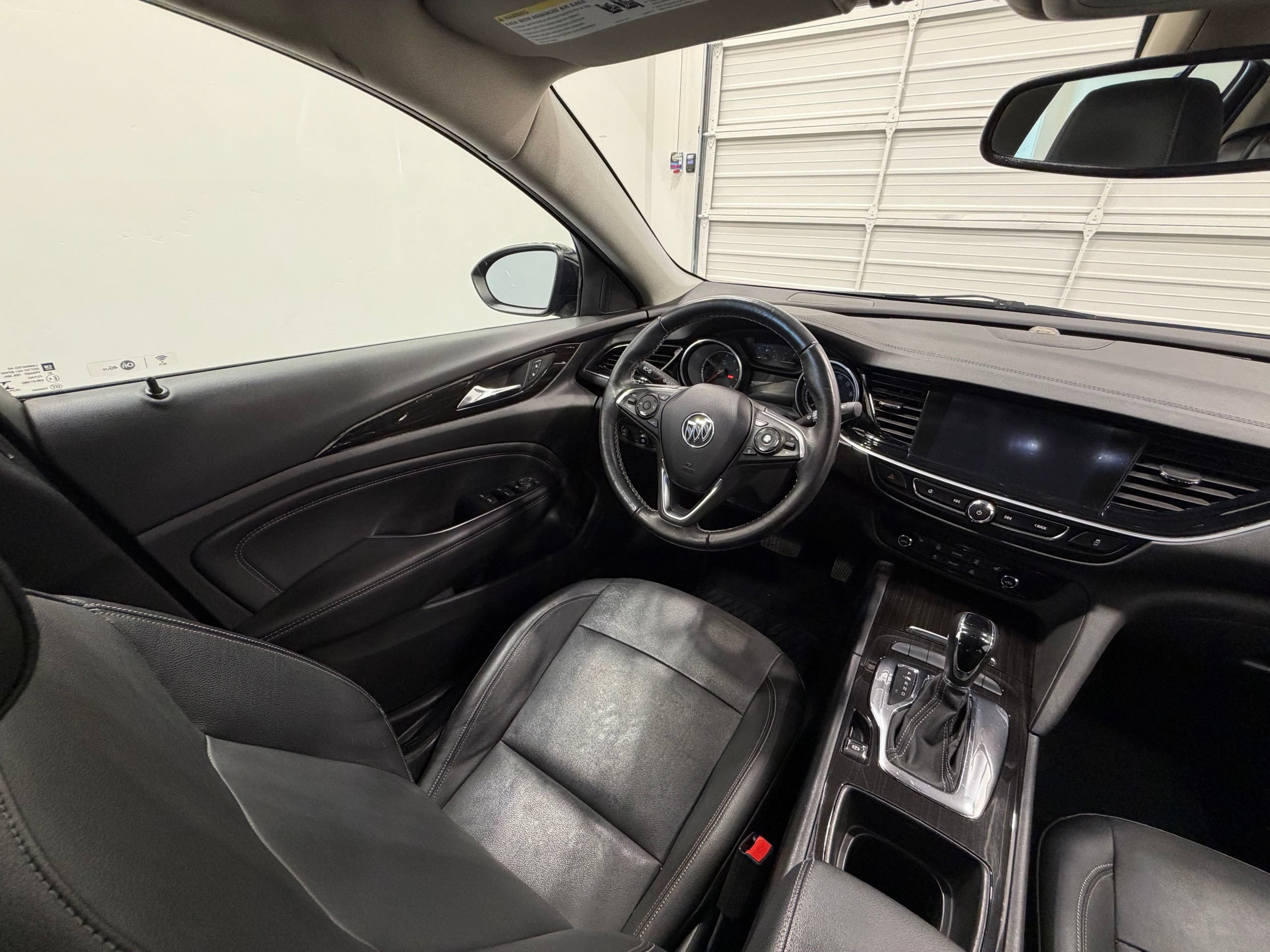 Used 2018 Buick Regal Essence FWD image 29