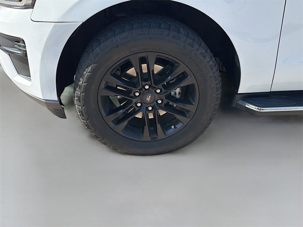 Used 2023 Ford Expedition XLT image 32