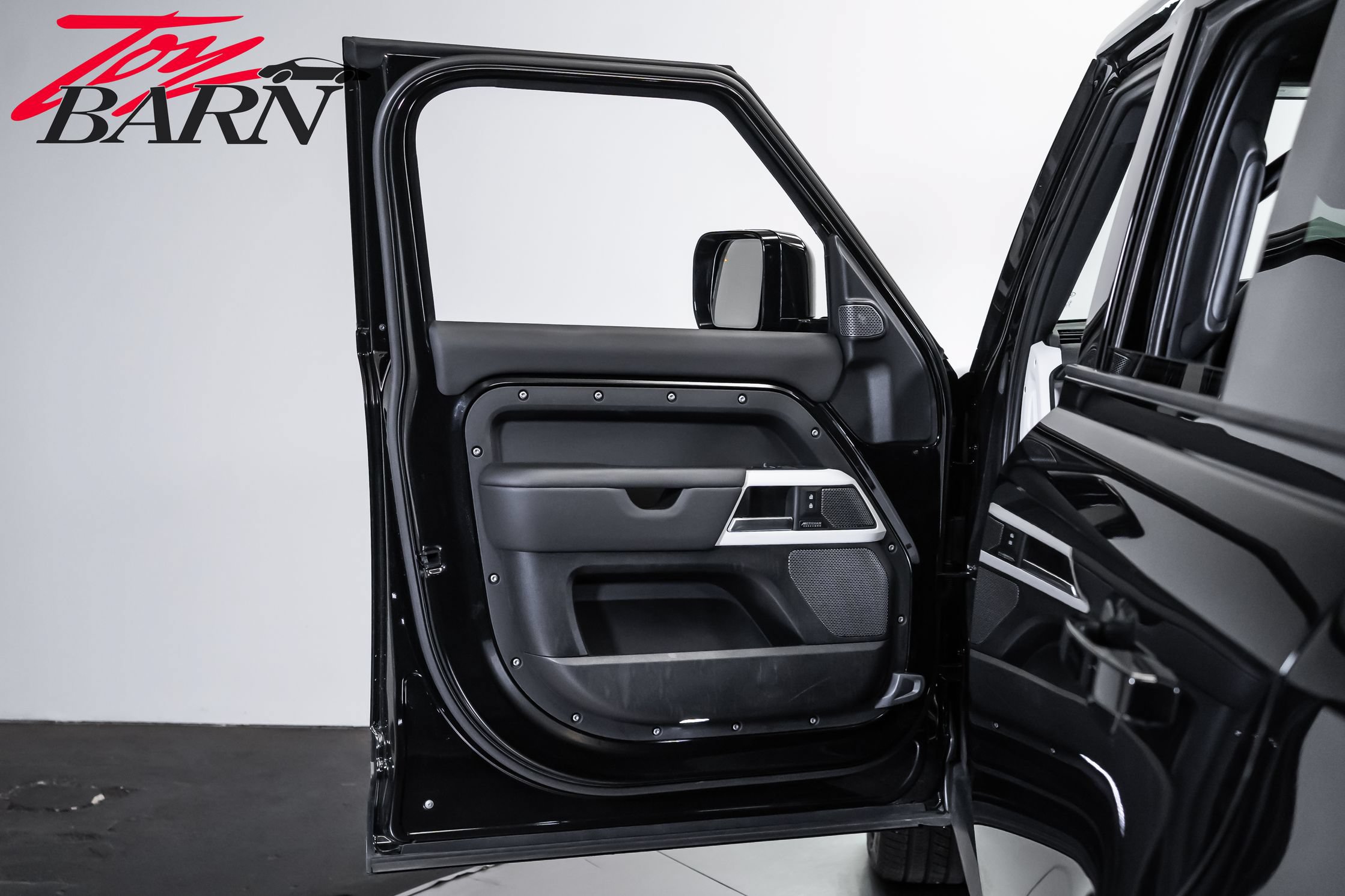 Used 2024 Land Rover Defender 110 SE AWD/4WD image 15