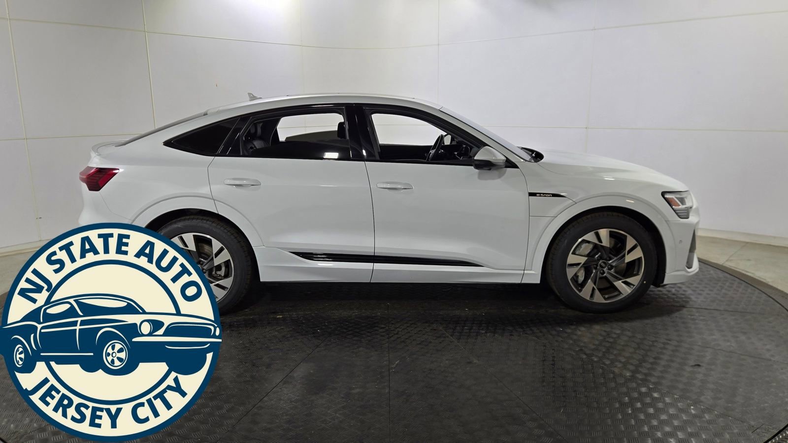 Used 2022 Audi e-tron Premium w/ Convenience Plus Package image 12