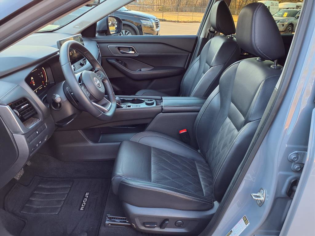Used 2024 Nissan Rogue Platinum image 11