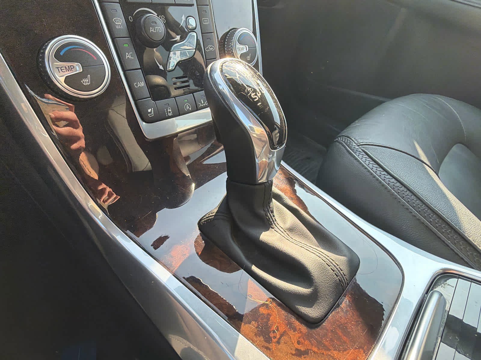 Used 2016 Volvo XC70 T5 Platinum w/ Protection Package FWD image 28