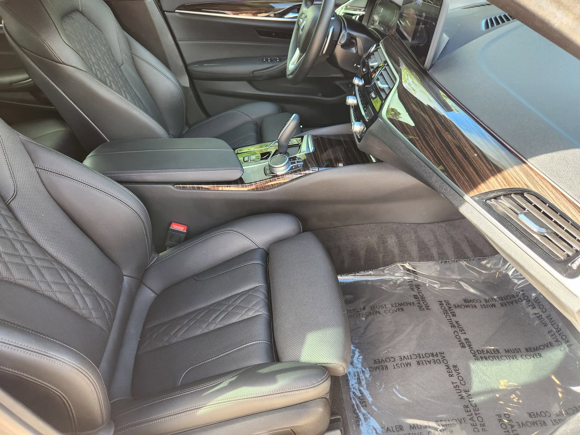 Used 2022 BMW 530i w/ Premium Package RWD image 3