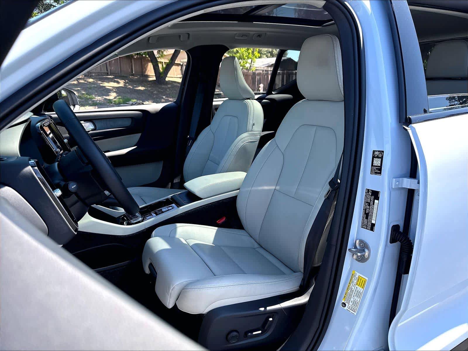 Used 2026 Volvo XC40 B5 Plus w/ Protection Package Premier AWD/4WD image 28