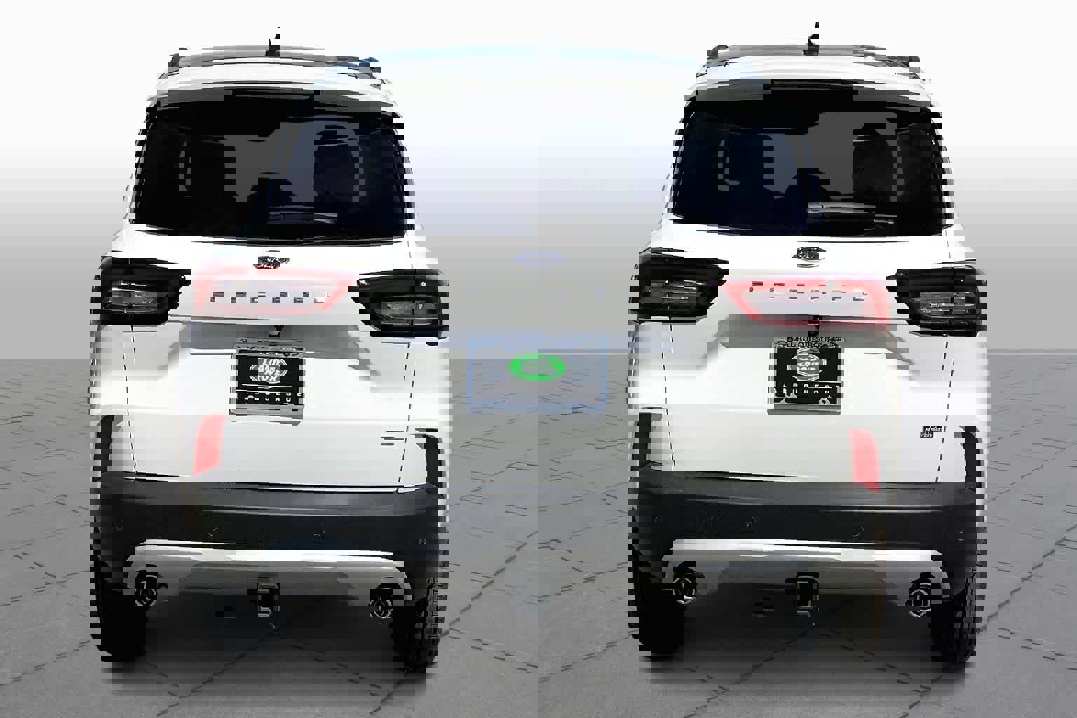 Used 2025 Ford Escape SE w/ Class II Trailer Tow Package image 5