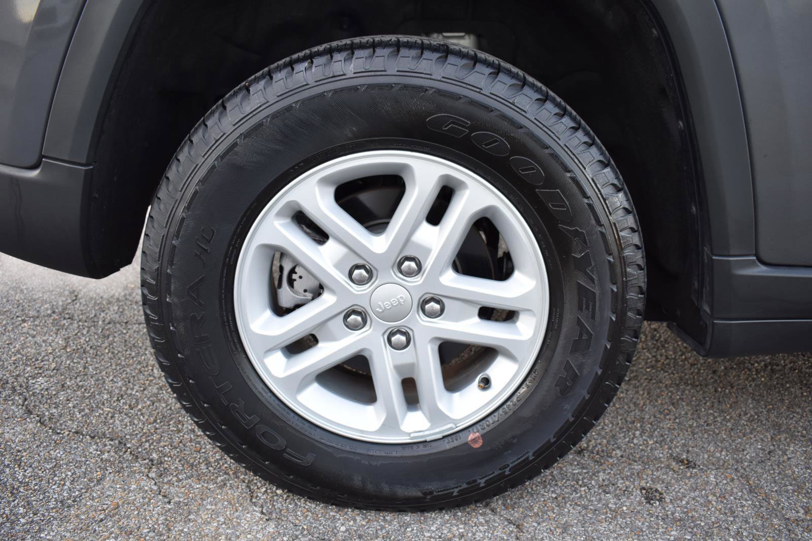 Used 2024 Jeep Grand Cherokee Laredo w/ Trailer Tow Package image 11