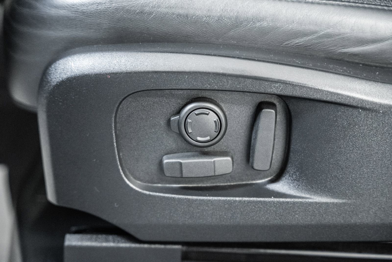 Used 2022 Land Rover Defender 110 X-Dynamic HSE AWD/4WD image 43