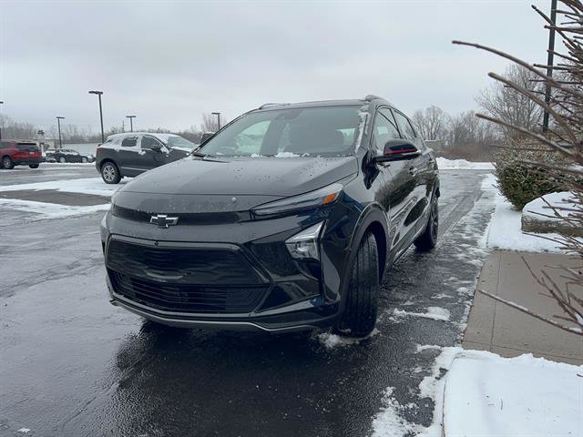 Used 2023 Chevrolet Bolt EUV Premier w/ Sun & Sound Package image 3