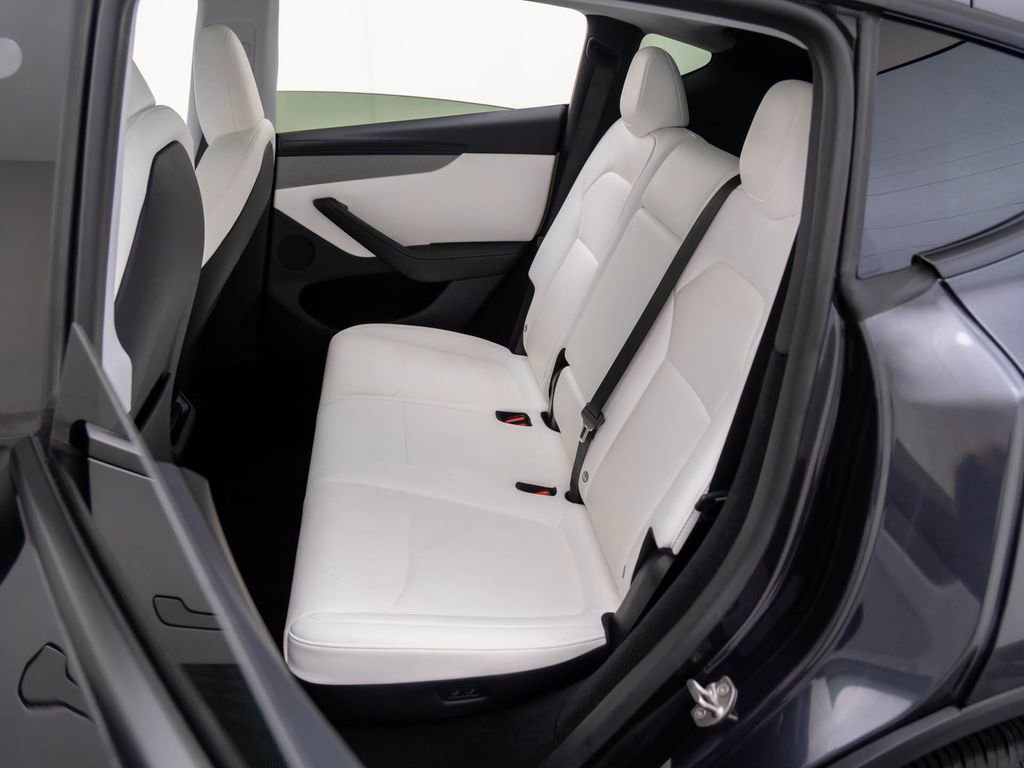 Used 2026 Tesla Model Y 2WD image 17