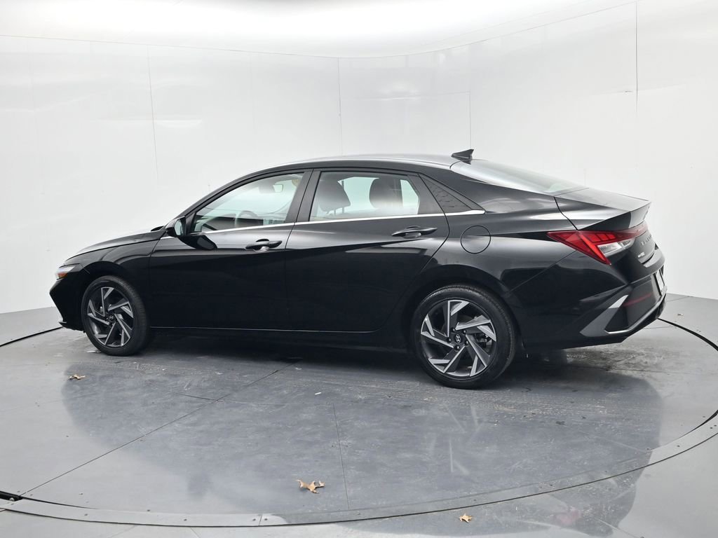 Used 2025 Hyundai Elantra SEL image 5