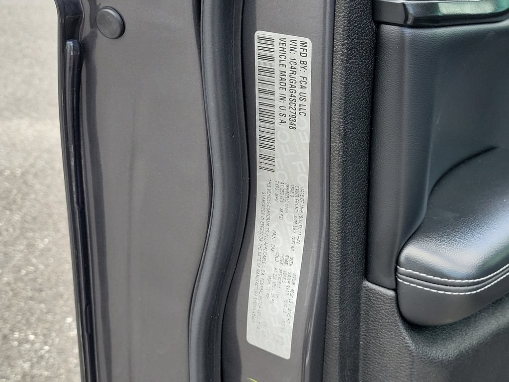 Used 2025 Jeep Grand Cherokee Laredo X RWD image 27
