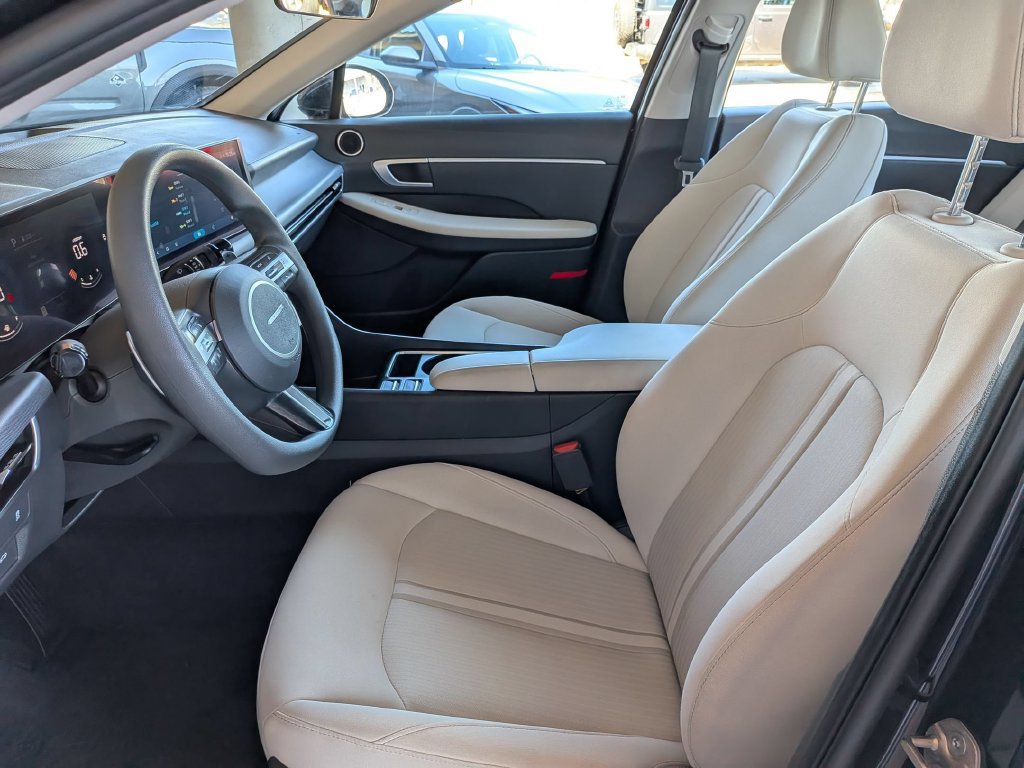 Used 2025 Hyundai Sonata SEL FWD image 12