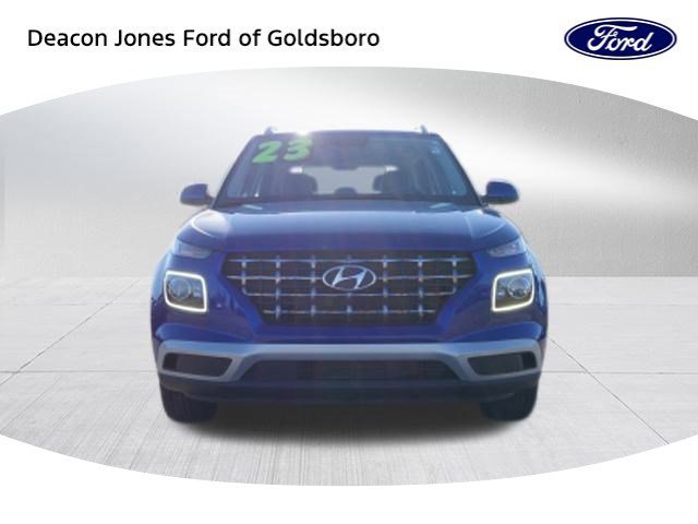Used 2023 Hyundai Venue Limited image 8